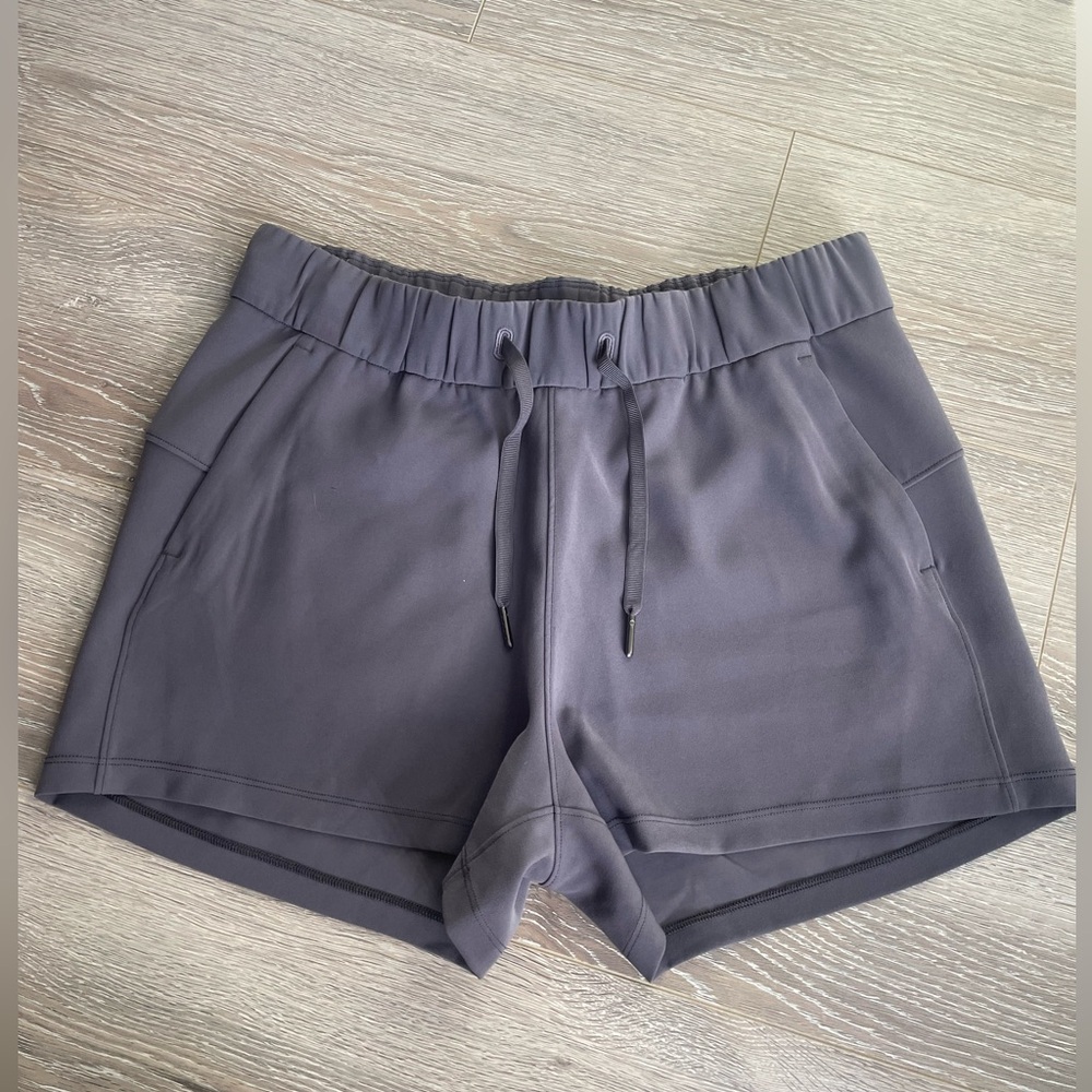 lululemon athletica Women's *Woven* plum/dusty purple Shorts - size 6